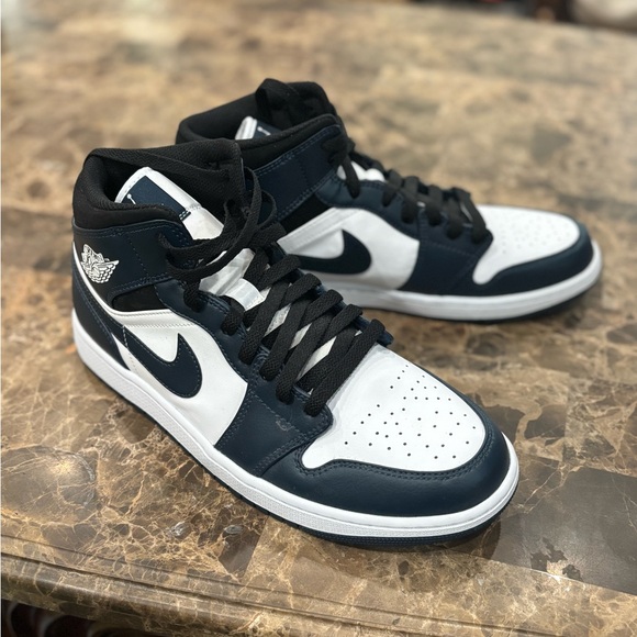 Nike Men's Navy and White Sneakers - Picture 1 of 6